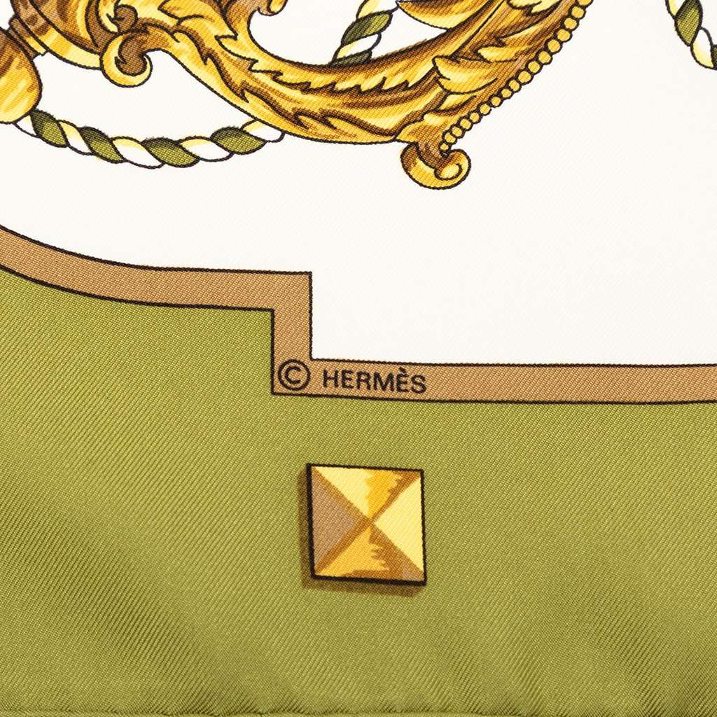 Hermès Les Cles Silk Scarf 90 White Very good condition - Model View
