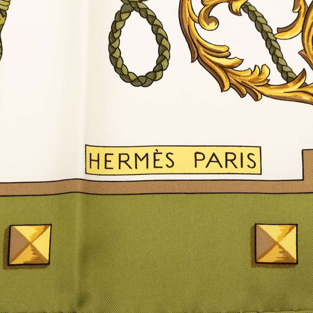 Hermès Les Cles Silk Scarf 90 White Very good condition - Box View