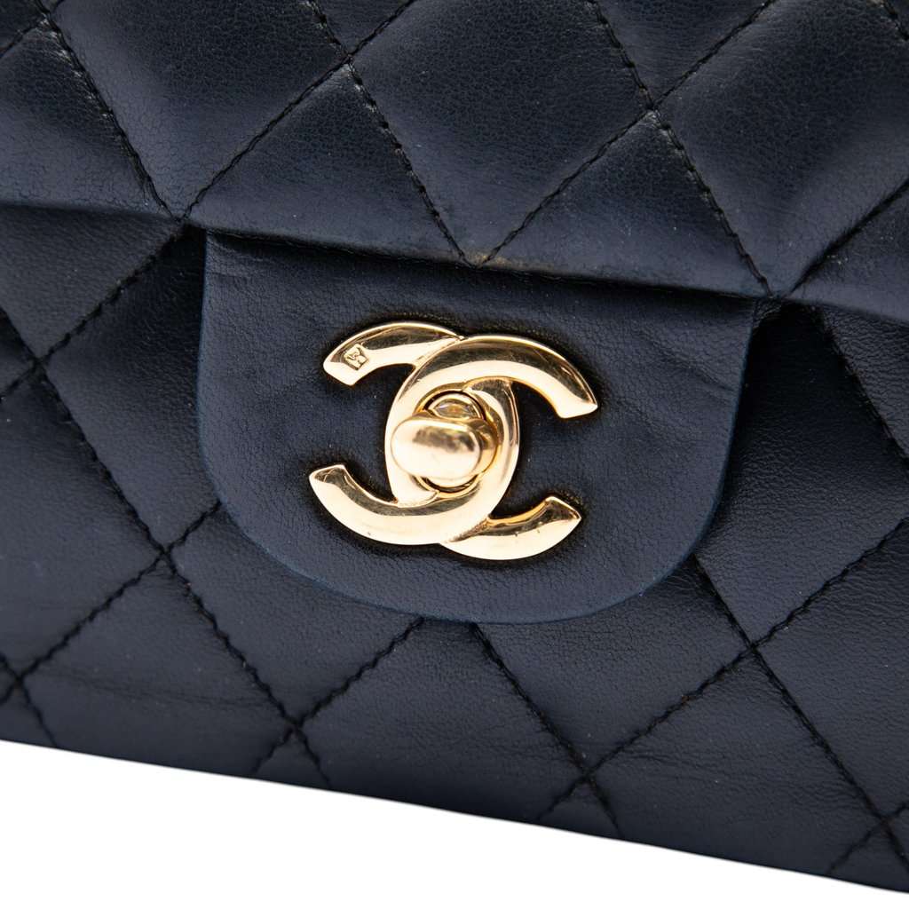 Chanel Medium Classic Lambskin Double Flap Black Leather Very good - Box View