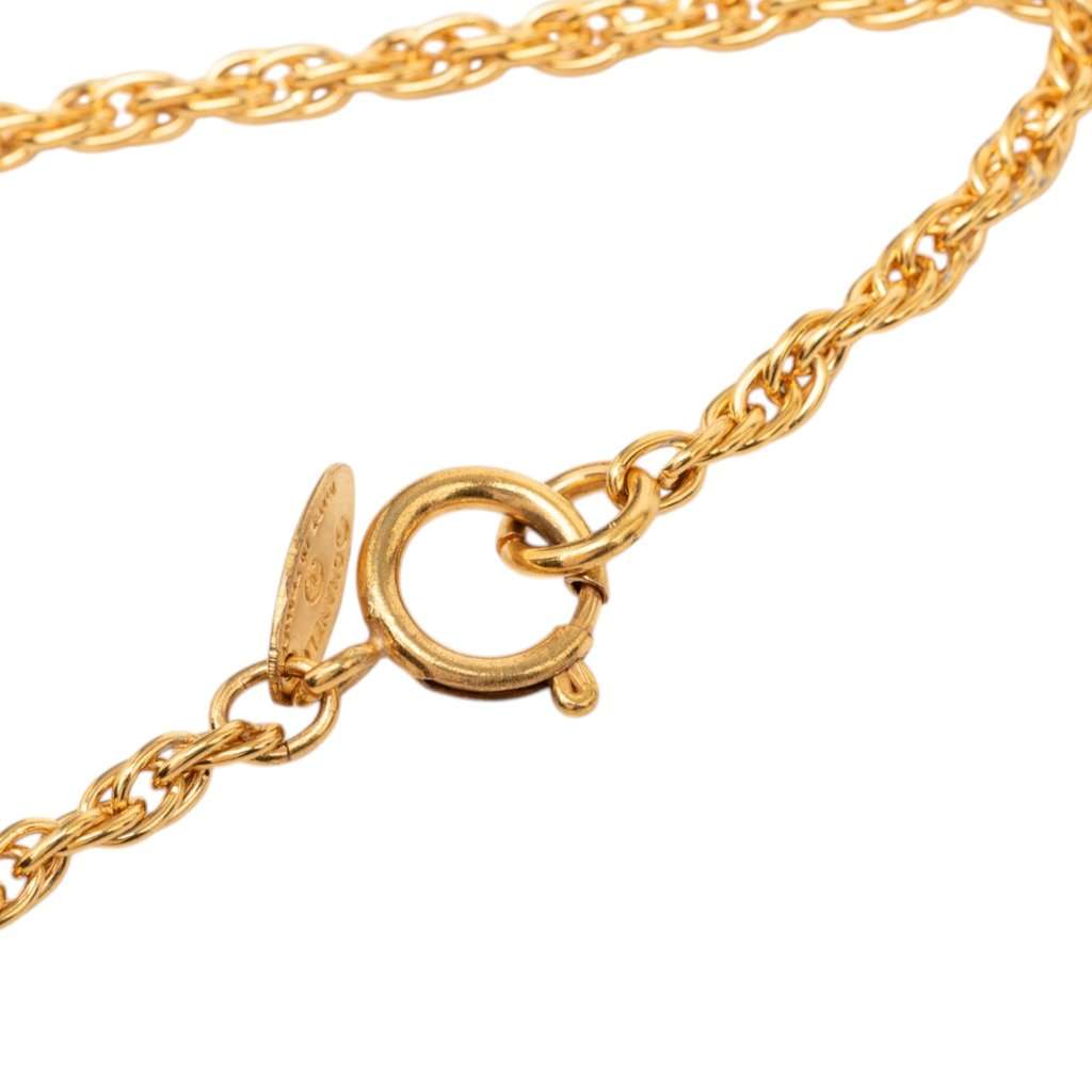 Chanel CC Gold Plated Rue Cambon Medallion Pendant Necklace Gold Metal Very good condition - Model View