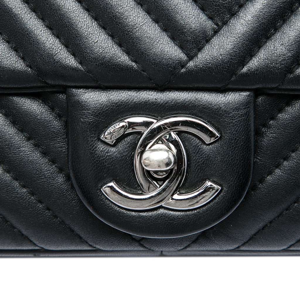 Chanel Small Lambskin CC Crossing Flap Black Leather Very good condition - Box View