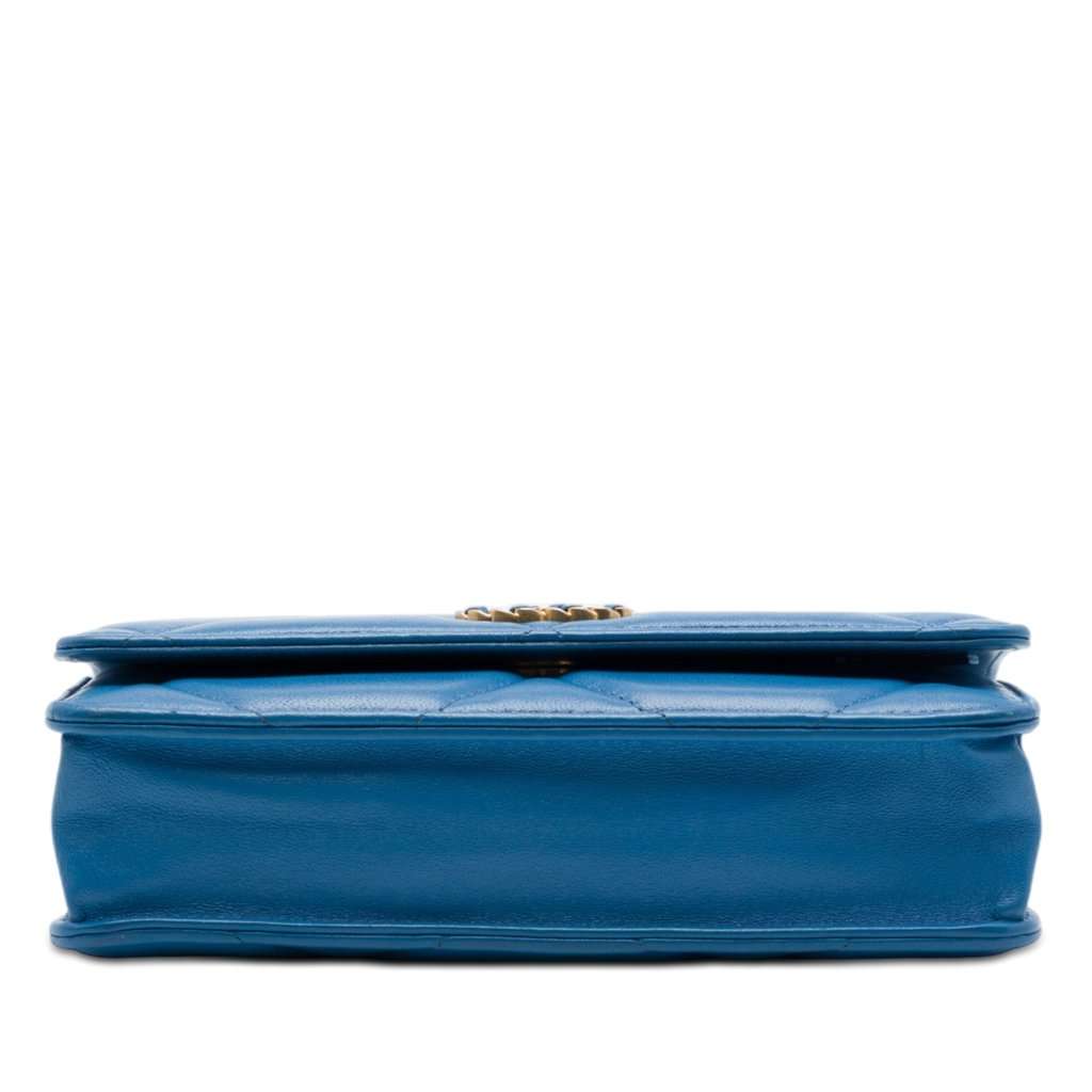 Chanel Quilted Lambskin 19 Wallet On Chain Blue Leather Very good condition - Inside View