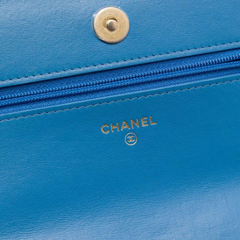 Chanel Quilted Lambskin 19 Wallet On Chain Blue Leather Very good condition - Box View