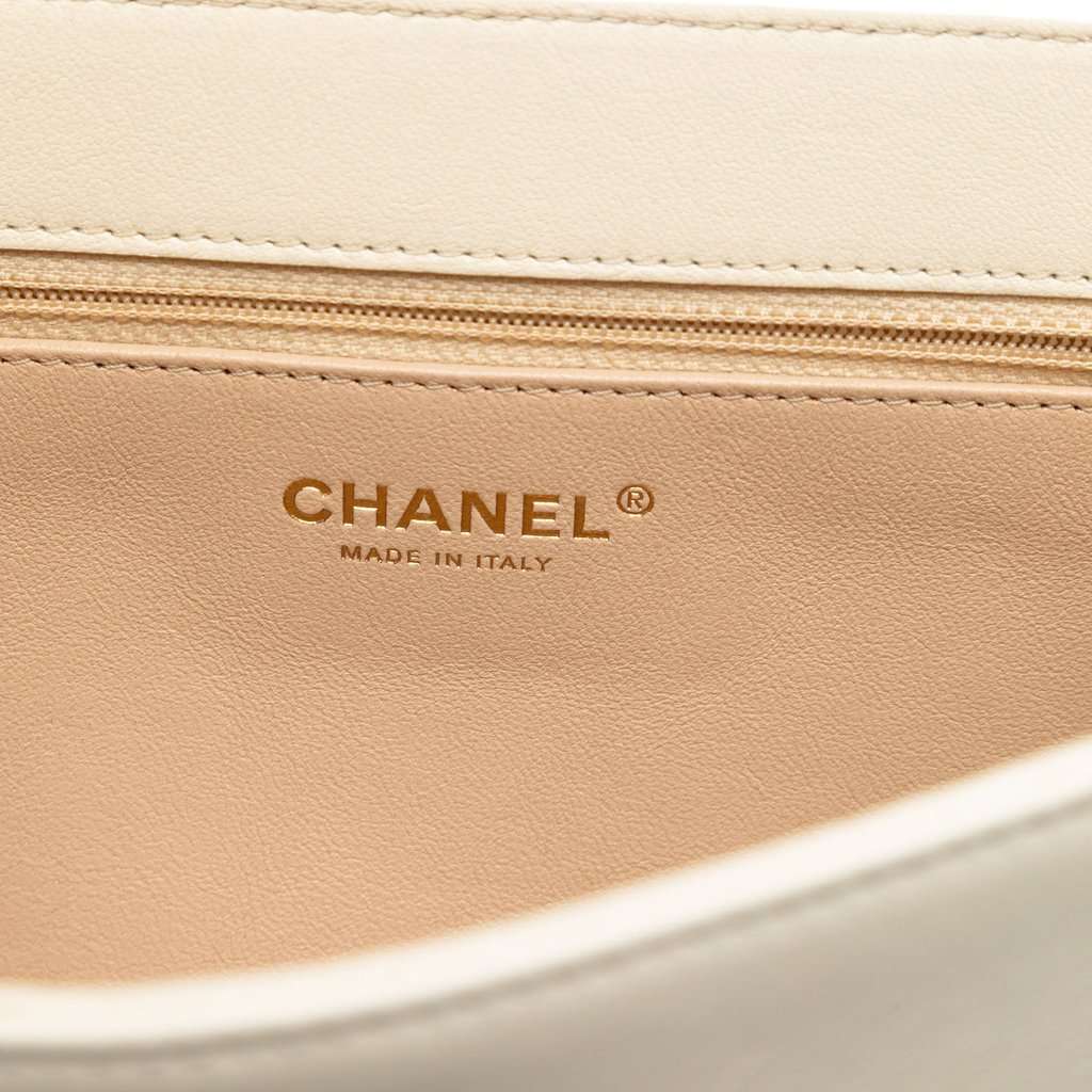 Chanel Large Chevron Sheepskin Subtle Flap White Leather Very good condition - Box View