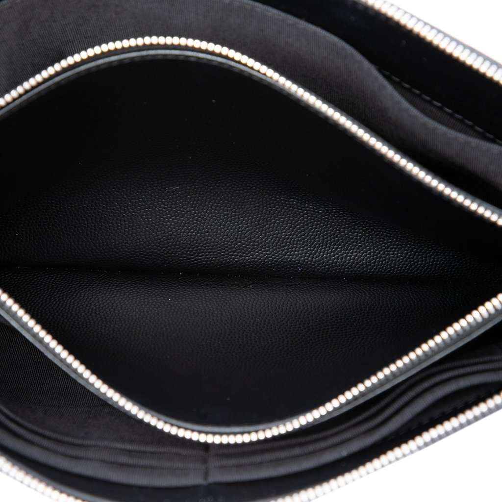 Chanel CC Chevron Caviar Zip Clutch Black Leather Very good - Model View