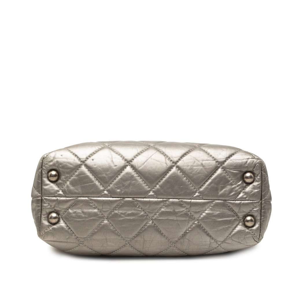 Chanel Quilted Metallic Aged Calfskin Reissue 2.55 Tote MultiColor Leather Very good condition - Inside View