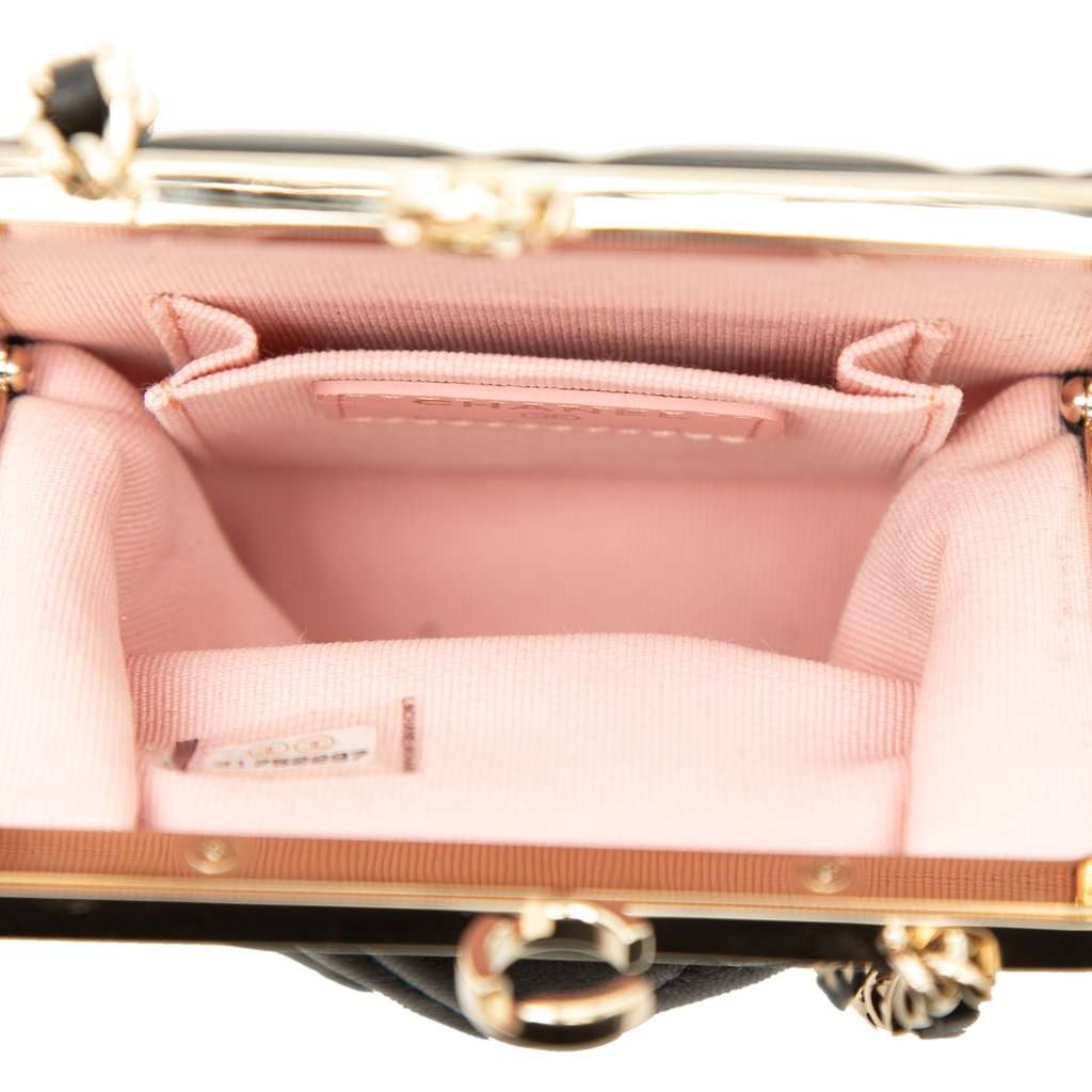 Chanel CC Quilted Acrylic and Lambskin Evening Clutch With Chain Black Leather Very good condition - Model View