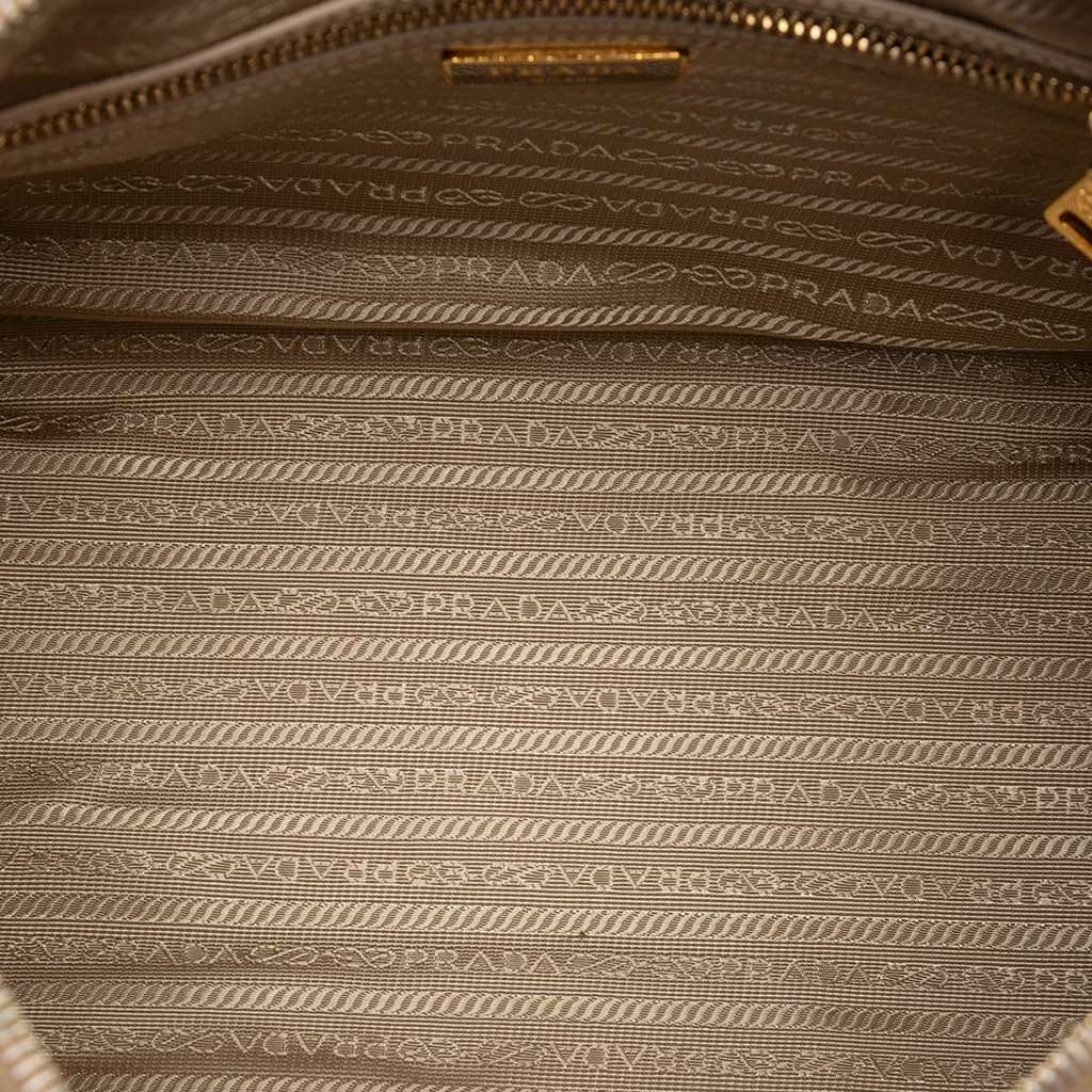Prada Saffiano Lux Boston Bag Beige Leather Very good condition - Model View
