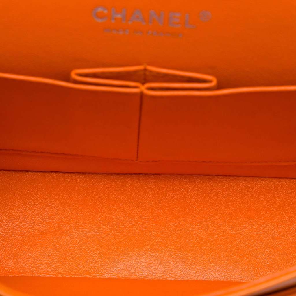 Chanel Medium Classic Patent Double Flap Orange Leather Very good condition - Model View