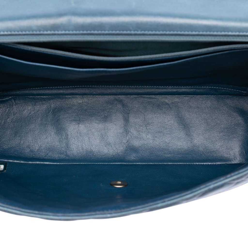 Chanel Maxi Classic Lambskin Single Flap Blue Leather Very good condition - Model View