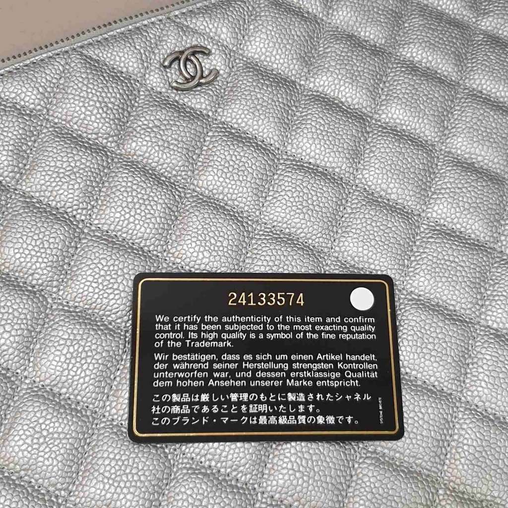 Chanel Chanel Silver Grain Leather Clutch Bag Pre-Owned Silver Leather Good condition - Inside View