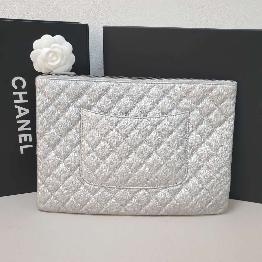 Chanel Chanel Silver Grain Leather Clutch Bag Pre-Owned Silver Leather Good condition - Box View