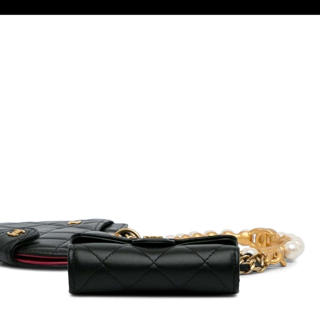 Chanel Chanel 2021 Pearl Crown Cc Wristlet Multi Pouches Clutch Bag Pre-Owned Black Leather Good condition - Model View