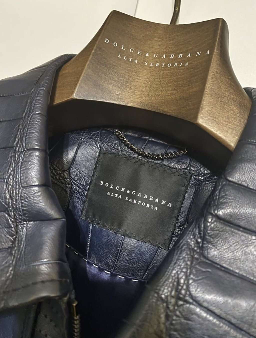 Dolce & Gabbana Dolce and Gabbana Navy Crocodile Print Lambskin Bomber Jacket Sz.48-50 Pre-Owned Navy Leather Good condition - Inside View