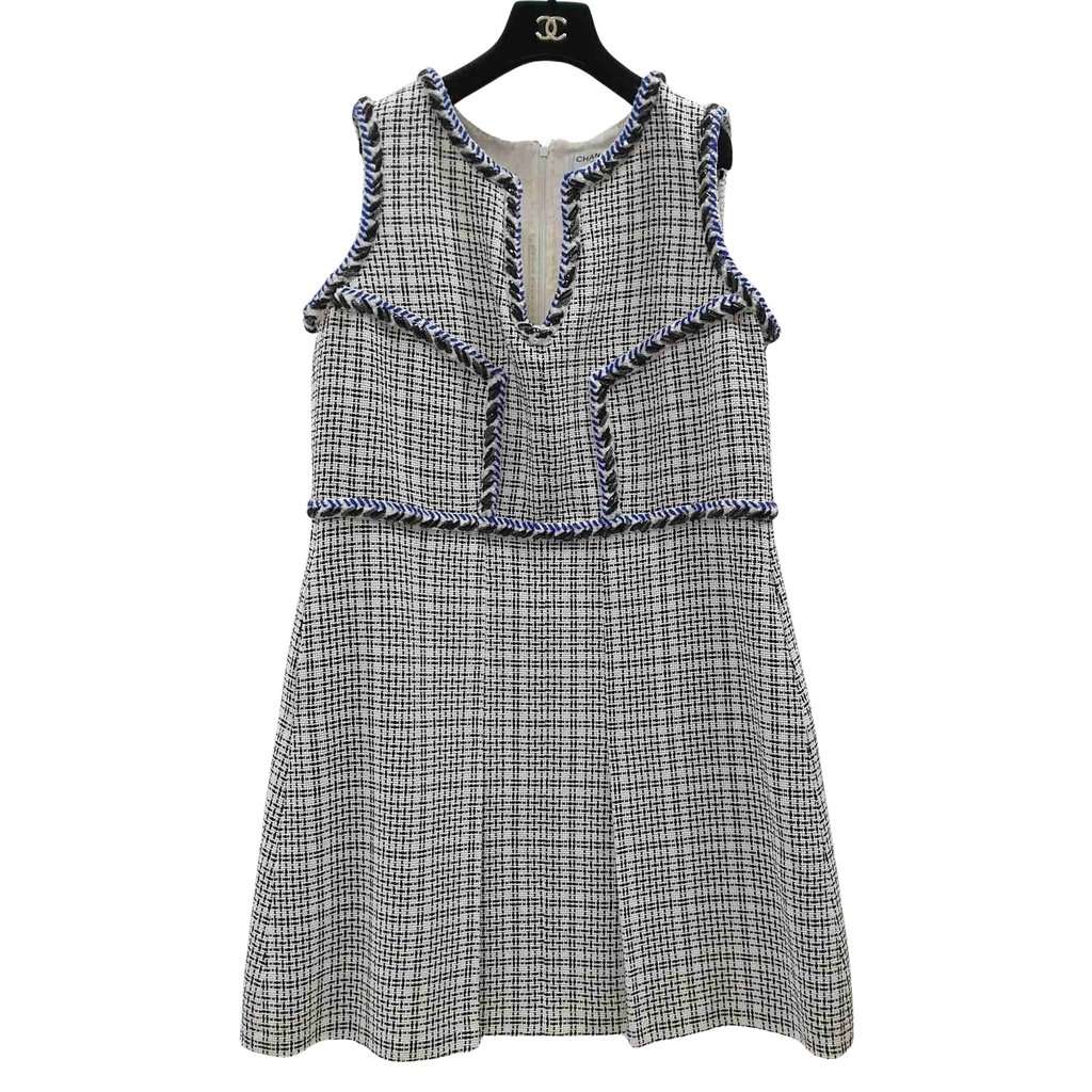 Chanel CHANEL White Blue Sleeveless Chevron Trim Shift Silver Tweed Dress Sz.46 Pre-owned White Tweed Good condition - Front View