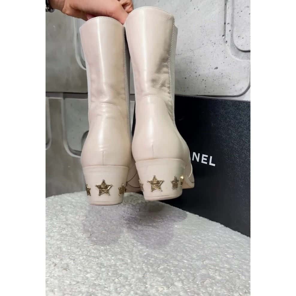 Chanel Chanel Paris-Dallas Beige Leather Ankle Boots - Size 37 Pre-owned Beige Leather Good condition - Box View