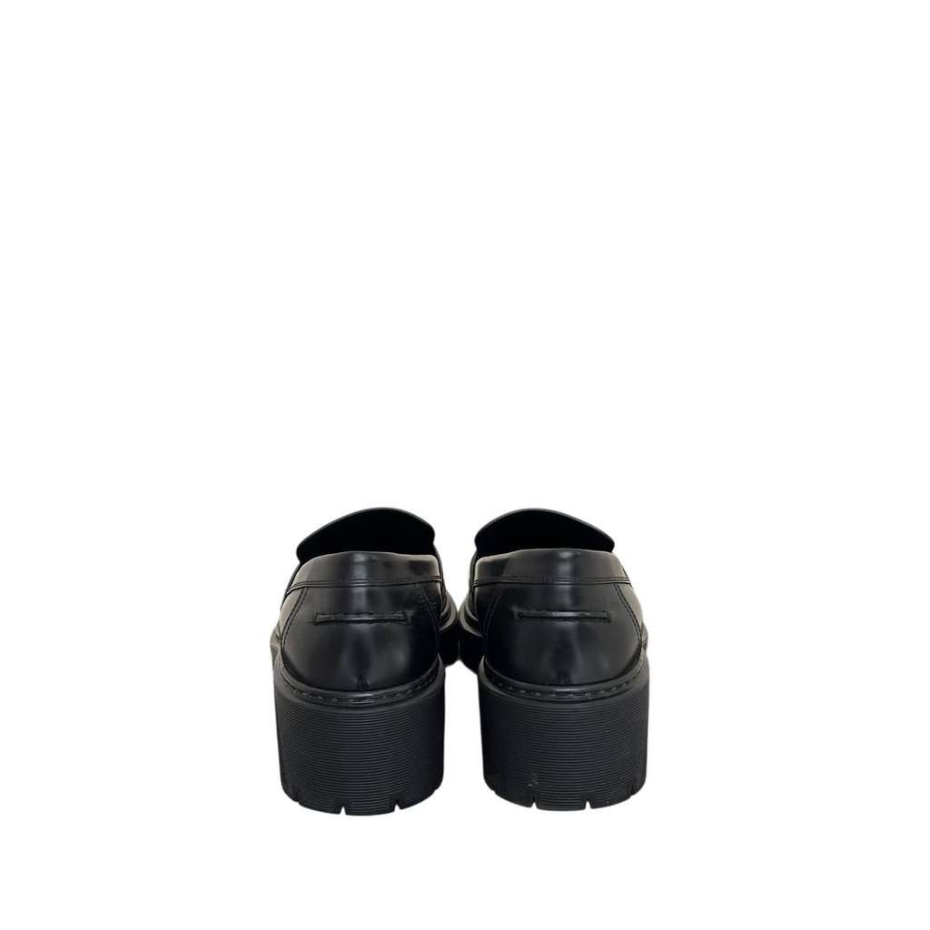 Hermès Elegant Hermes Hitch Loafers - Black Glacéd Calfskin - Size 39 Pre-owned Black Leather Good condition - Model View