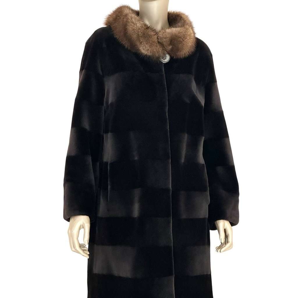Unsigned Diamond Faux Furs Luxury Italian Platinum Coat - Size L Pre-owned Red Good condition - Back View