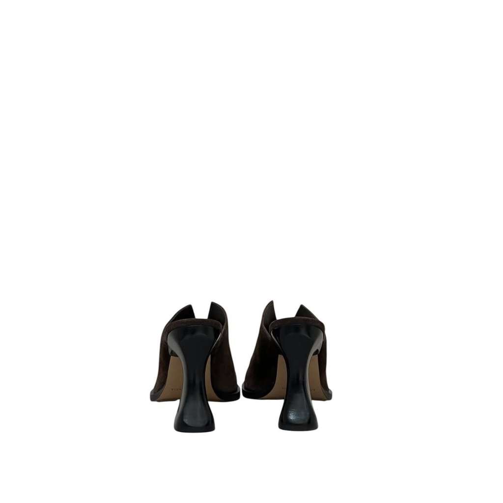 Bottega Veneta NWOB Bottega Veneta Cha-Cha Brown Suede Mules  Sz 39 pre-owned Brown Suede Never worn - Model View