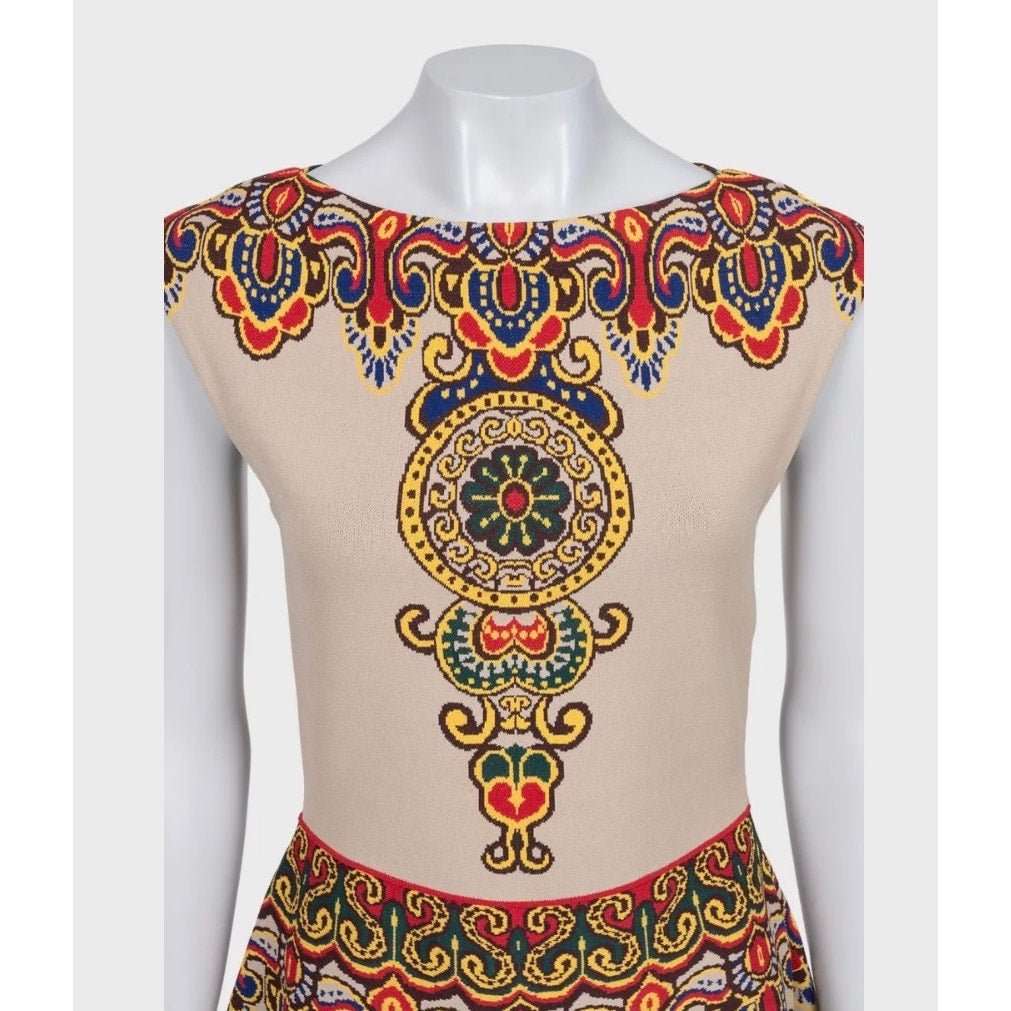 Valentino NWOT Valentino Beige Printed Fitted Dress Sz M Pre-owned Beige Never worn - Model View
