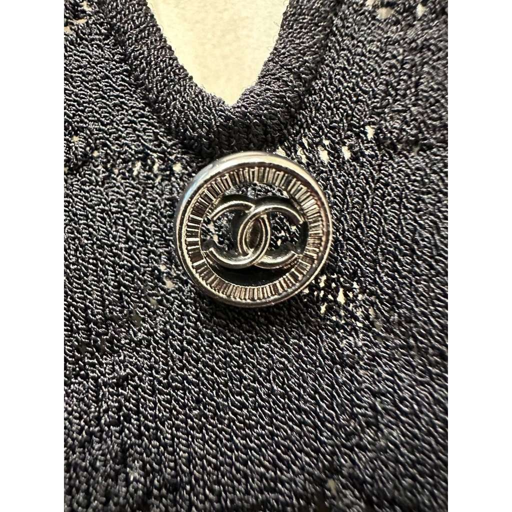 Chanel Chanel Vintage Black Sleeveless Shift Dress Sz 40 pre-owned Black Good condition - Model View