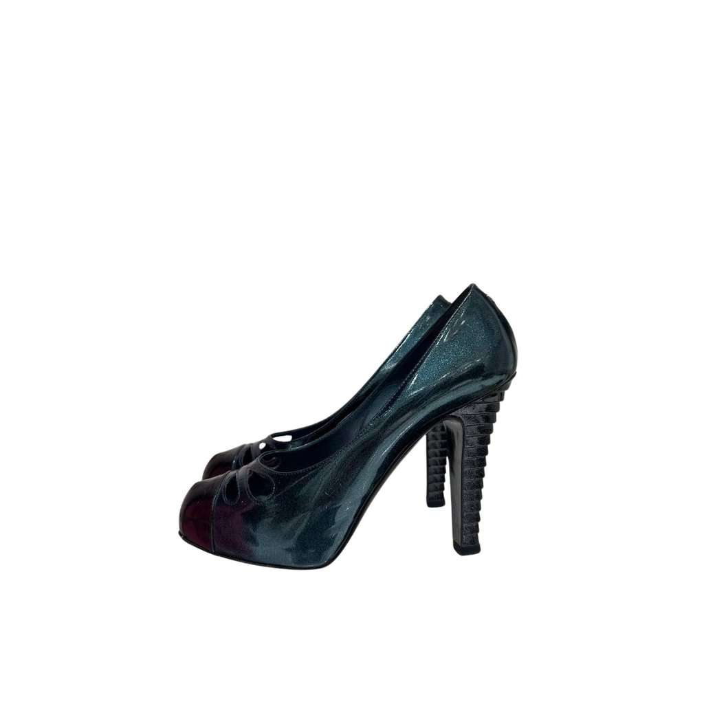 Chanel Chanel Patent Leather Pumps Size 39 Pre-owned Black Leather Good condition - Front View