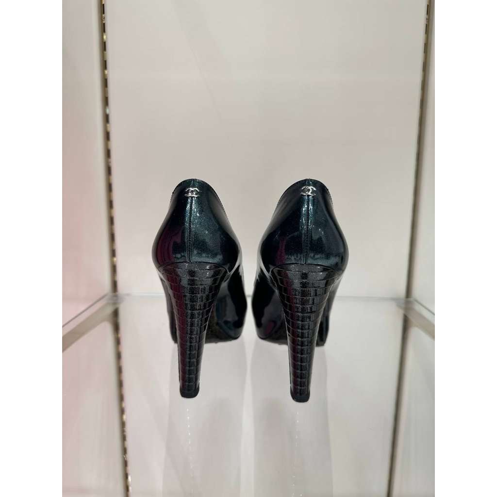 Chanel Chanel Patent Leather Pumps Size 39 Pre-owned Black Leather Good condition - Model View