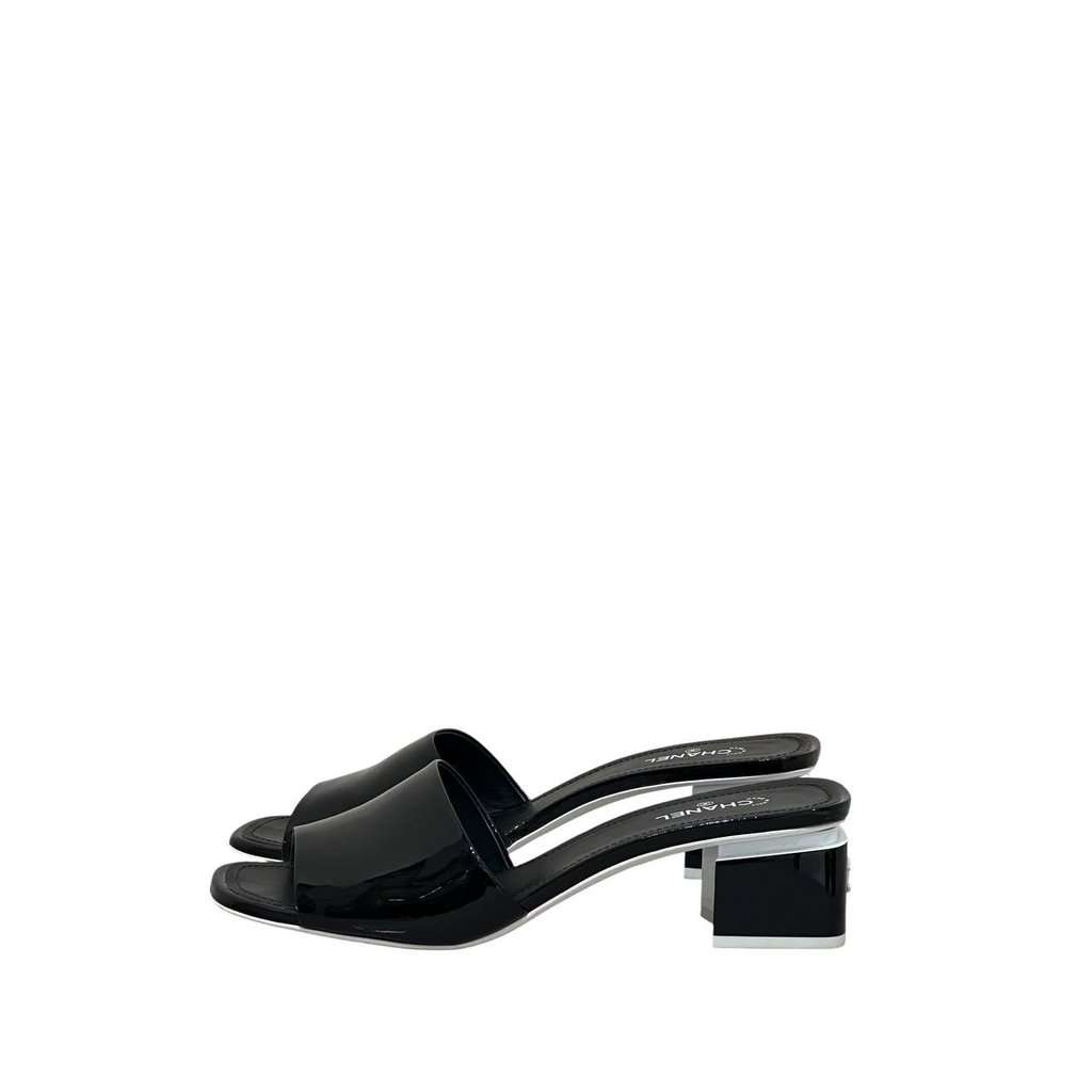 Chanel Chanel Black Patent Leather Heeled Mules - Size 41 Pre-owned Black Leather Good condition - Front View