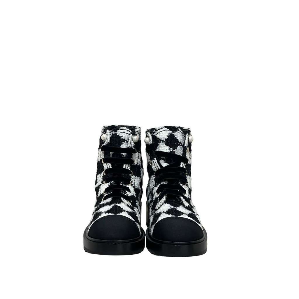 Chanel NWOB Chanel Grosgrain Tweed Combat Boots - Sz 41Pre-owned MultiColor Tweed Never worn - Inside View