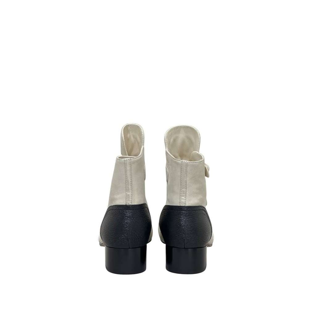 Chanel NWB Chanel Rare Cream, Black Gold PearlAnkle Boots Sz.40 Beige Leather Never worn - Box View