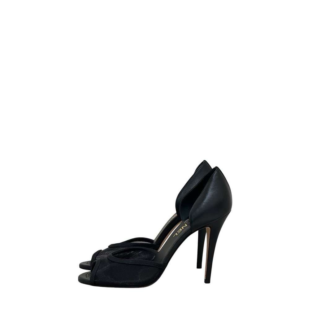 Chanel Chanel Black Canvas & Leather D'Orsay Pumps Sz. 40 pre-owned Black Canvas Good condition - Front View
