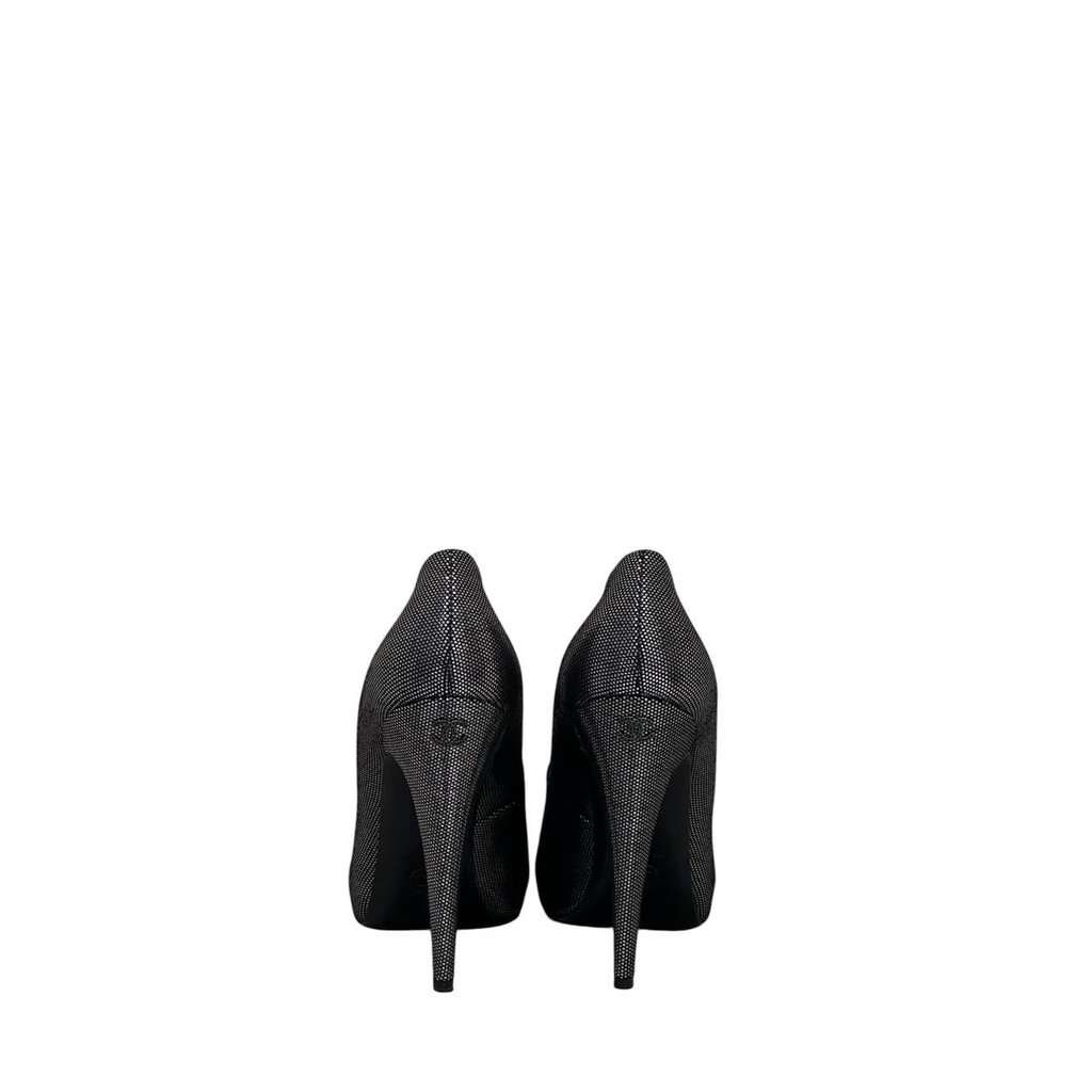 Chanel NWOB Chanel Interlocking CC Logo Suede Pumps - Size 41 pre-owned Silver Suede Never worn - Inside View