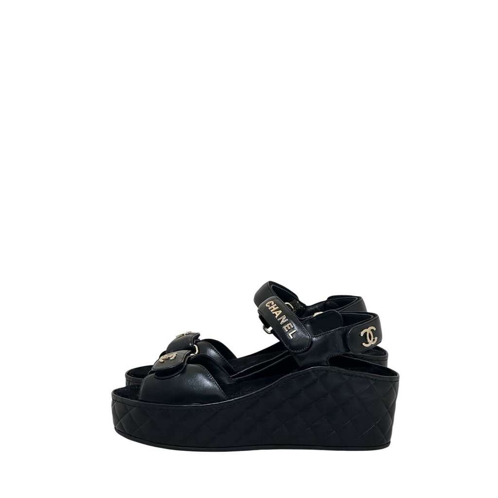 Chanel NWOB Chanel 2021 Calfskin Slingback Sandals - Size 41 pre-owned Black Leather Never worn - Front View