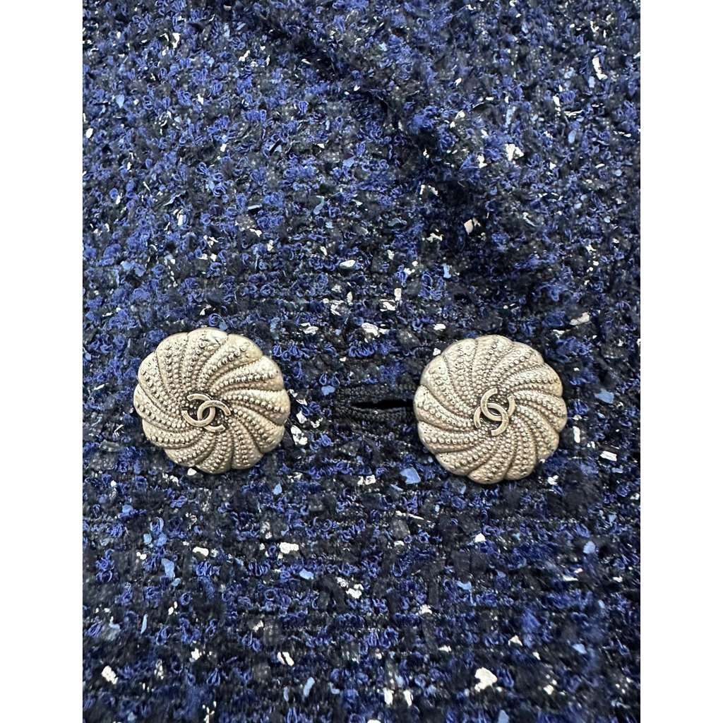Chanel Chanel 2012 Navy Blue Tweed Jacket, Sz.38Pre-owned Navy Tweed Good condition - Model View