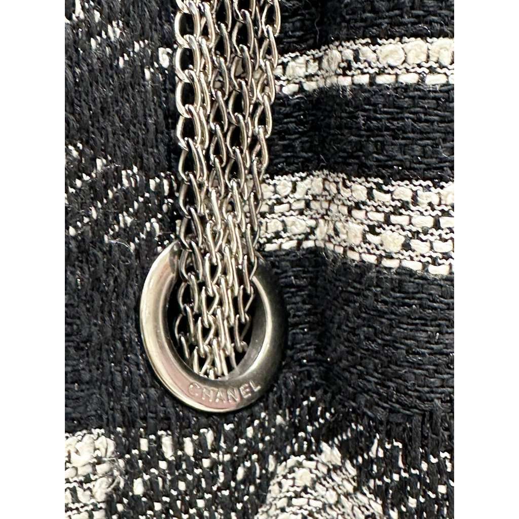 Chanel Chanel 2008 Karl Lagerfeld Metallic Fantasy Tweed Jacket Sz 40 pre-owned Black Tweed Good condition - Inside View