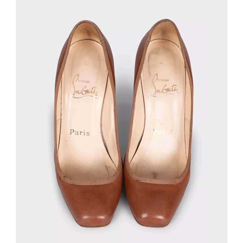 Christian Louboutin Christian Louboutin Brown Leather Pumps 35.5 pre-owned Brown Leather Good - Back View