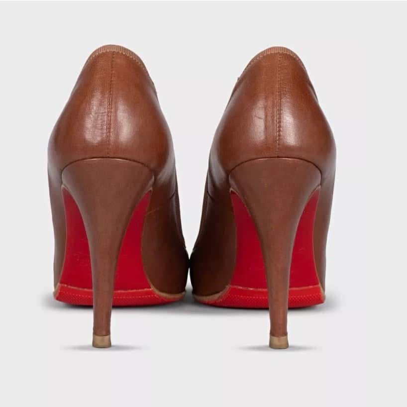 Christian Louboutin Christian Louboutin Brown Leather Pumps 35.5 pre-owned Brown Leather Good - Model View