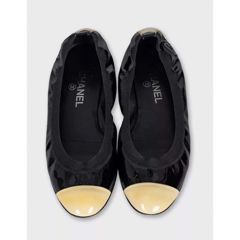 Chanel Chanel Black Patent Leather Ballerina Flats - Size 39.5 pre-owned Black Leather Good - Back View