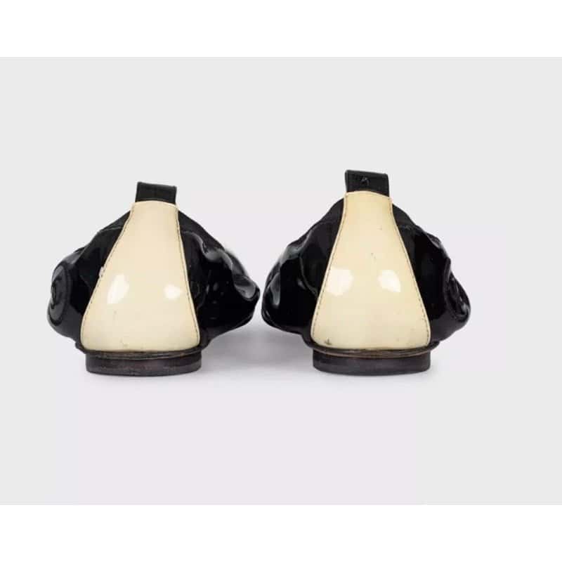 Chanel Chanel Black Patent Leather Ballerina Flats - Size 39.5 pre-owned Black Leather Good - Model View