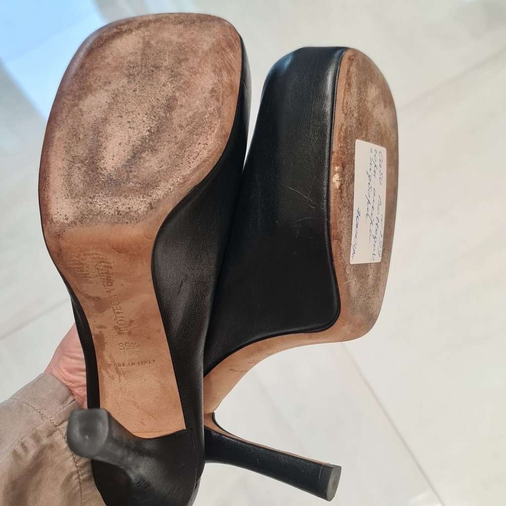 Bottega Veneta Bottega Veneta Black Leather Square Toe Platform Mules Sz.39,5 pre-owned Black Leather Good condition - Model View