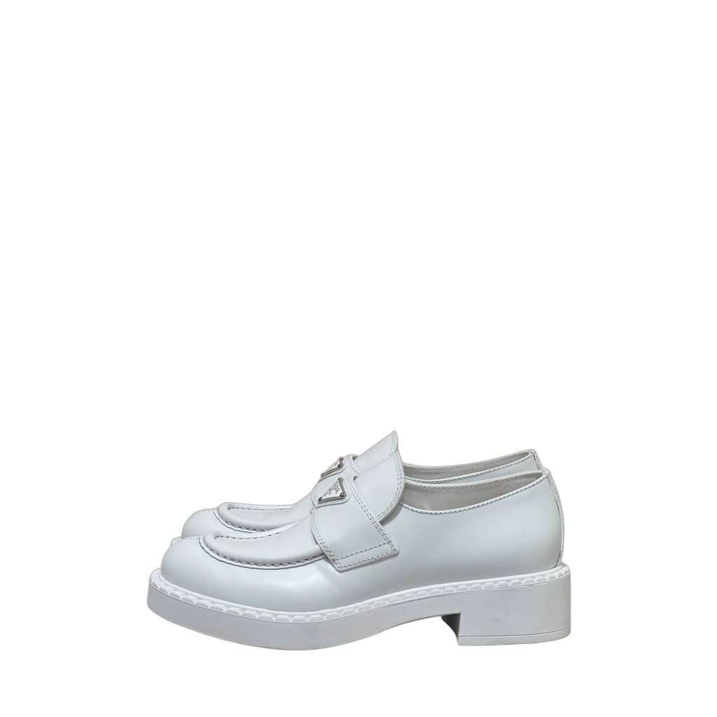 Prada Prada White Leather Platform Oxfords - Women's Size 38.5 pre-owned White Leather Good condition - Front View
