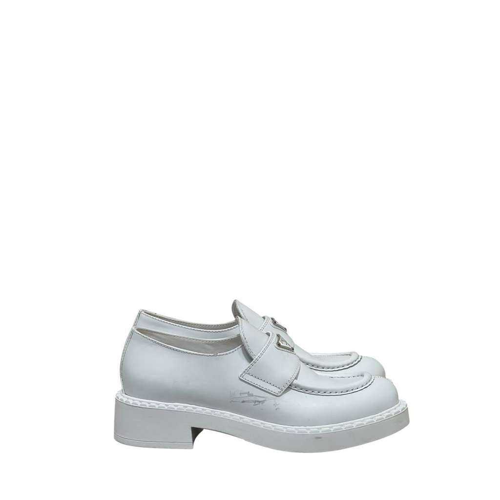 Prada Prada White Leather Platform Oxfords - Women's Size 38.5 pre-owned White Leather Good condition - Back View