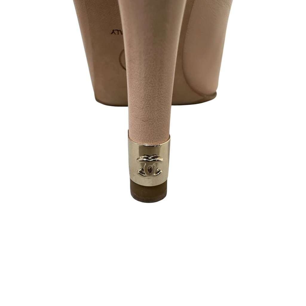 Chanel Chanel Beige Leather Pointed Toe Slingback Pumps EU 38 Pre-owned Beige Leather Good condition - Box View