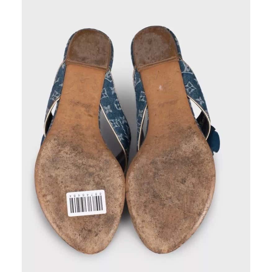 Louis Vuitton Louis Vuitton Denim Monogram Flip-Flops – Size 39 Pre-owned MultiColor Denim Good condition - Box View