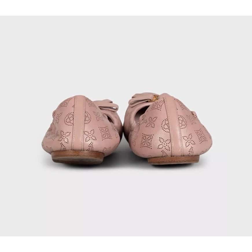 Louis Vuitton Louis Vuitton Pink Perforated Leather Flats - Size 40 Pre-owned Pink Leather Good condition - Model View