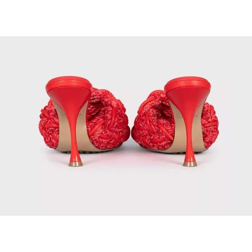 Bottega Veneta Bottega Veneta Red Mules with Chunky Woven Detail, Size 38 Pre-owned Red Leather Good condition - Model View
