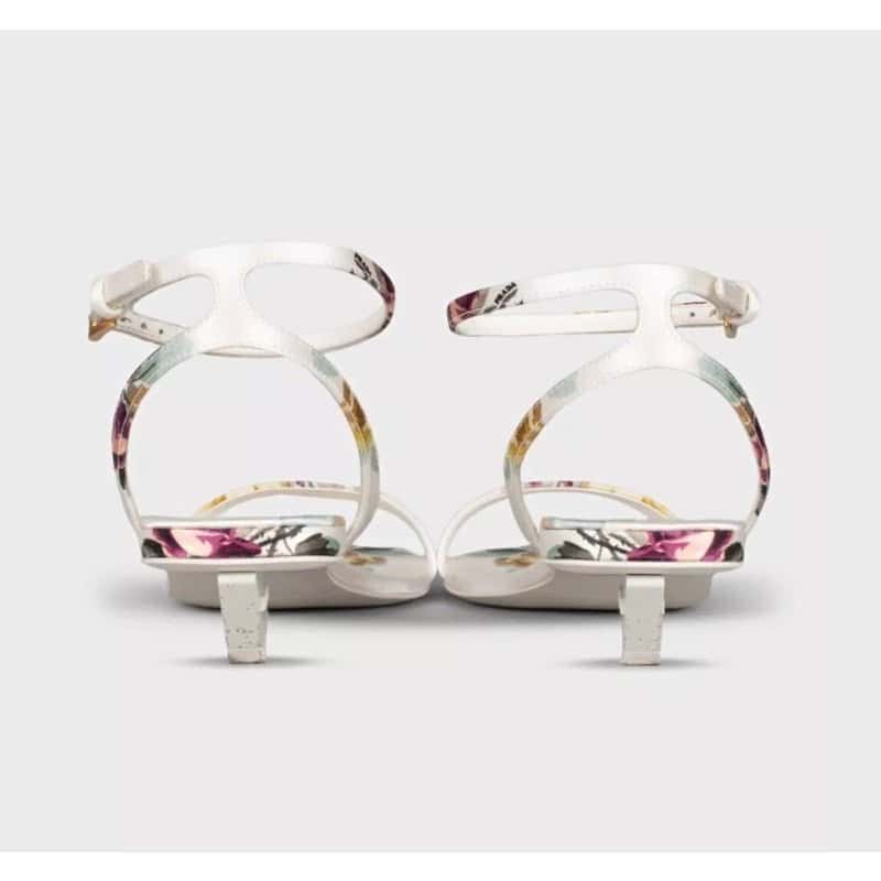 Prada Prada White Floral Print Textile Sandals sz.36 pre-owned White Good condition - Model View