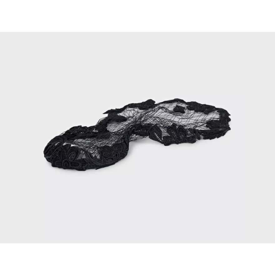 Dolce & Gabbana Dolce & Gabbana Black Lace Veil Headband Pre-owned Black Lace Never worn - Model View