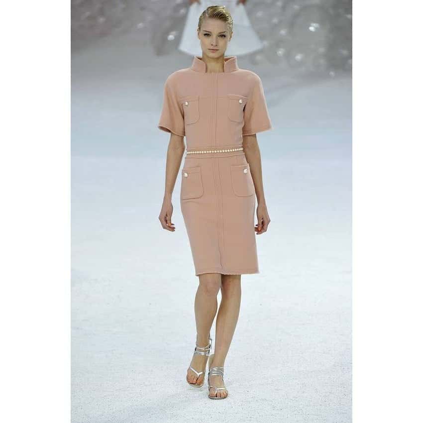 Chanel Chanel Pink Wool Dress - Runway 2012 Collection sz.38 pre-owned Pink Wool Good condition - Model View