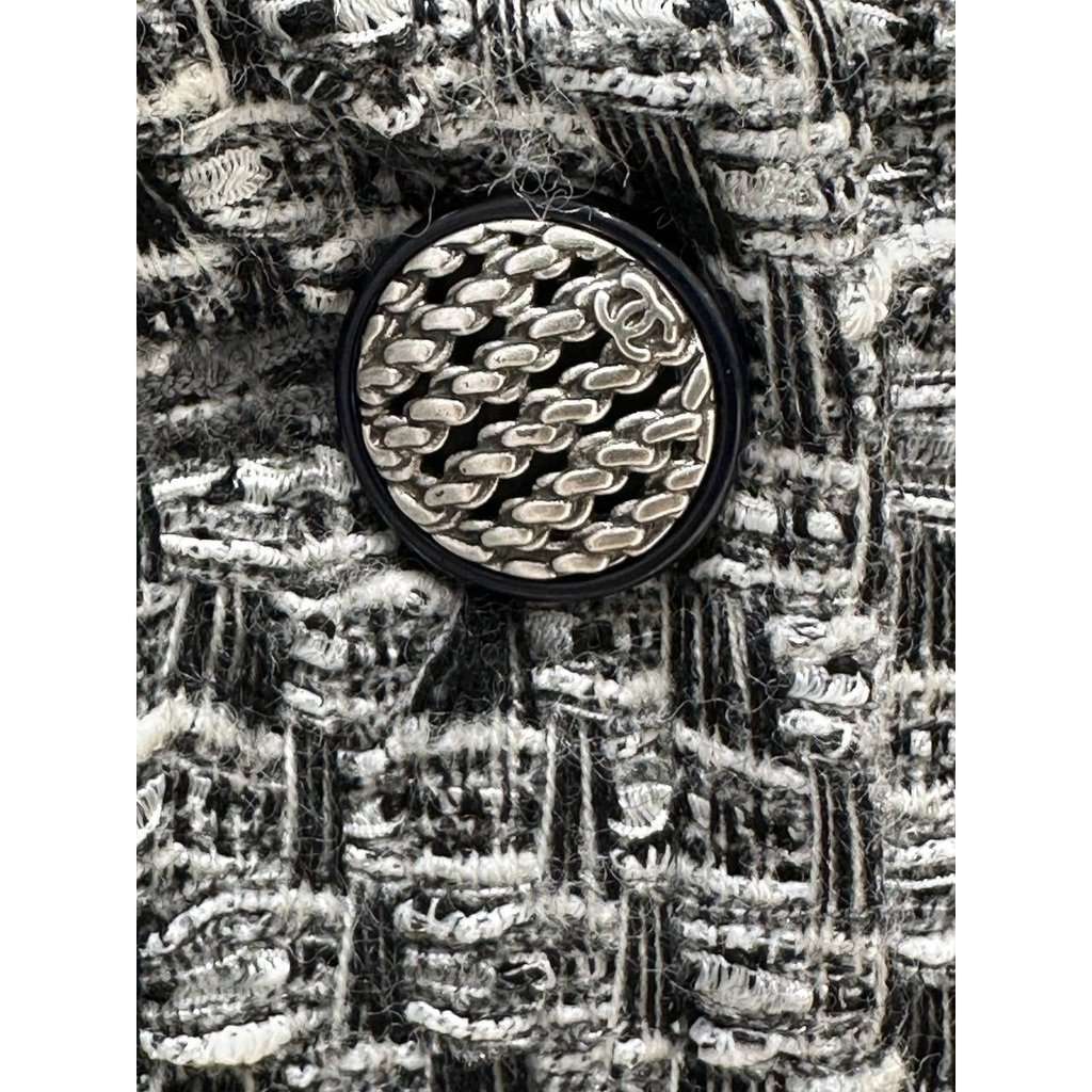Chanel Chanel 2013 Black White Silver Lurex Tweed Jacket - Size S Pre-owned Black Tweed Good condition - Back View
